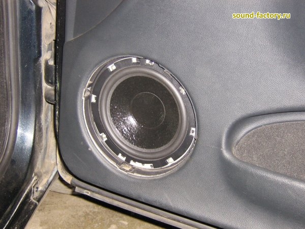 Установка: Фронтальная акустика в Alfa Romeo 156